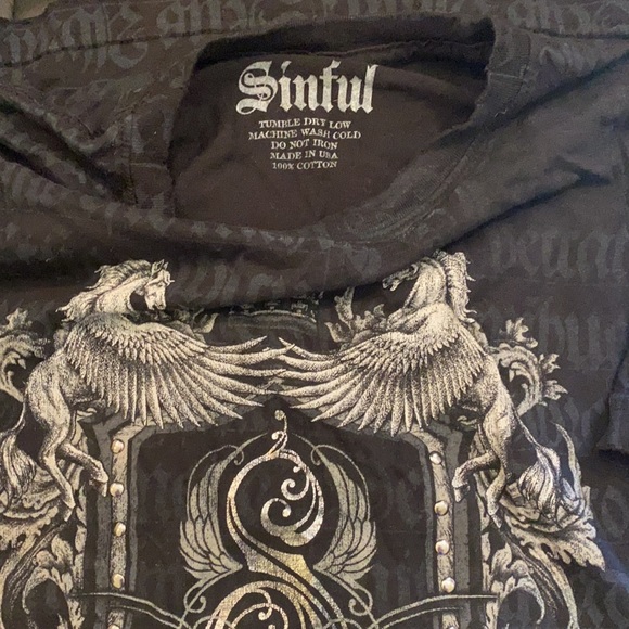 🖤Sinful tee🔥 - Picture 4 of 7